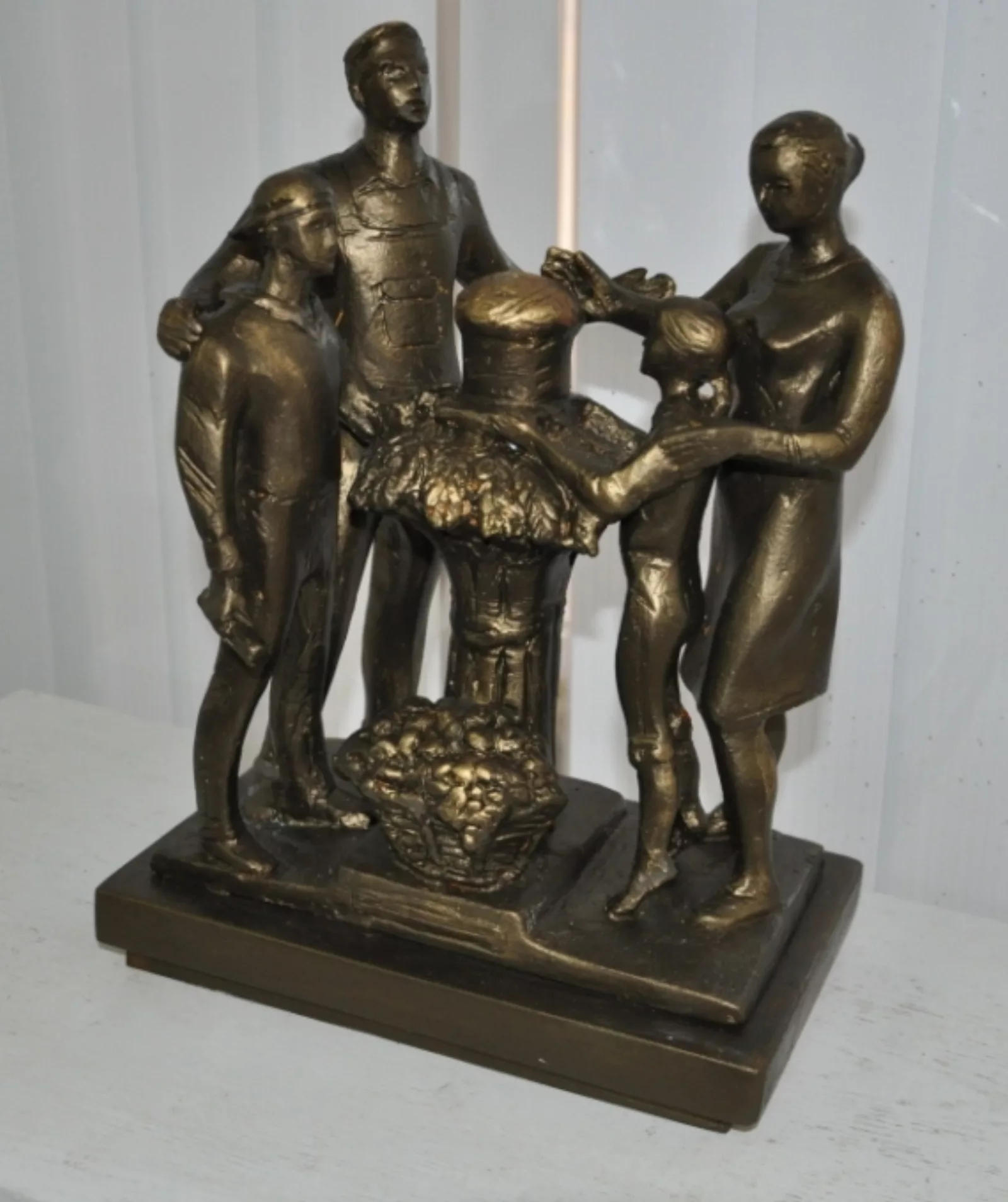 памятник саратовским аграрием