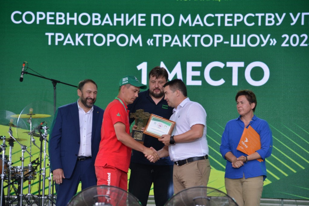  победитель соревнований по профессиональному мастерству управления трактором «ТРАКТОР-ШОУ»
