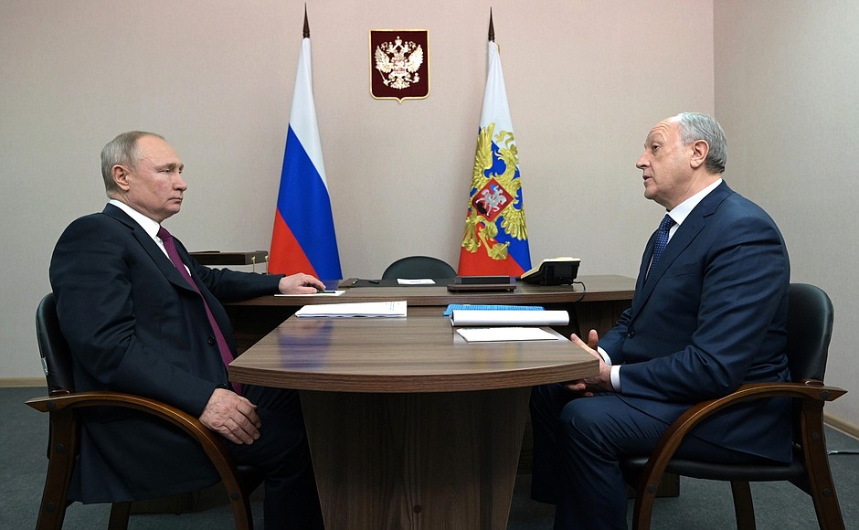 Из разговора Владимира Путина с Валерием Радаевым во время визита Президента 12 апреля в Саратовскую область.